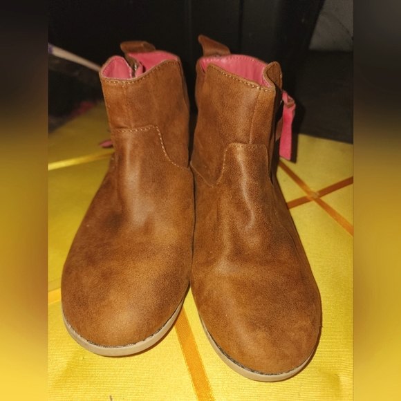 Girl's size 4 Cat & Jack boot - Picture 3 of 5